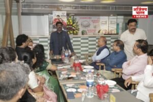 आऊट ऑफ सिलॅबस...’चे निर्माते डॉ. सुगत वाघमारे चित्रपटाबद्दल माहिती देताना.